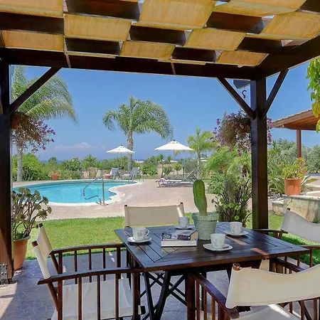 Villa Yialos *